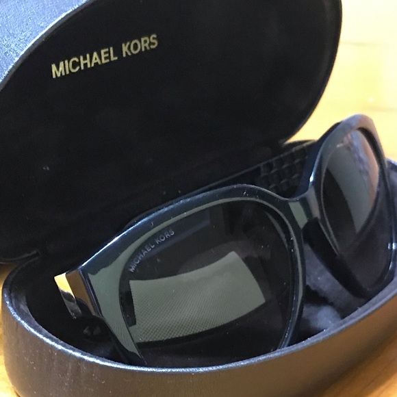 Michael Kors sunglasses with Rose Gold detail - Picture 1 of 4